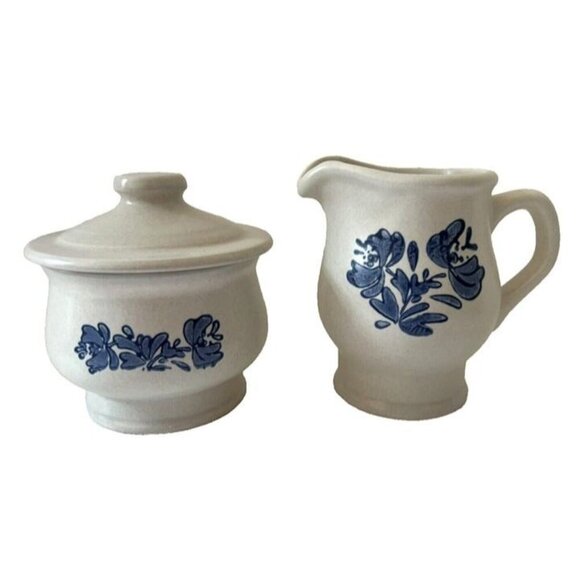 Vintage‎ Pfaltzgraff Yorktowne Blue Floral Stoneware Creamer, Sugar Bowl Lid Set